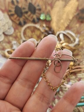 Gold-Tone Decorative Tie Bar with Chain
